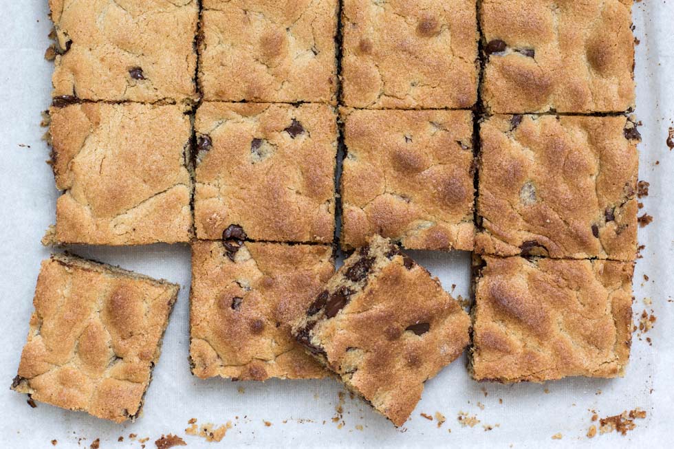 Рецепты квадратики. Печенье квадратики. Печенье разрезанное. Печенье нарезать на квадратики. Печенье маленькие квадратики.